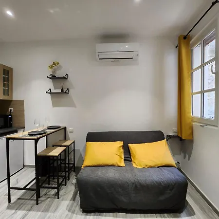 Apartment Climatise Avec Cour Prive En Rez-de-chaussee Centre Historique