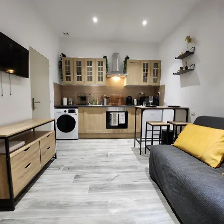 Apartment Climatise Avec Cour Prive En Rez-de-chaussee Centre Historique *