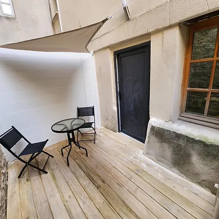 Apartment Climatise Avec Cour Prive En Rez-de-chaussee Centre Historique Avignon